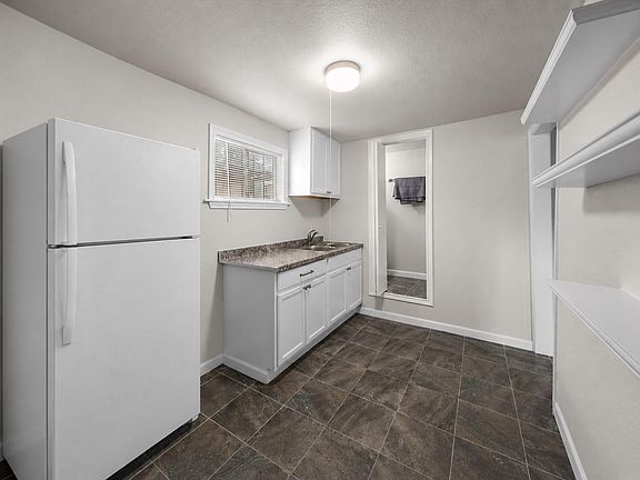 5th image of 5519 Chapman St #2