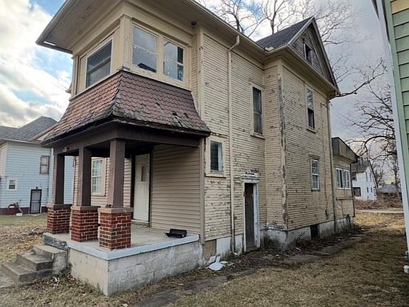 2nd image of 809 Faulkner Ave