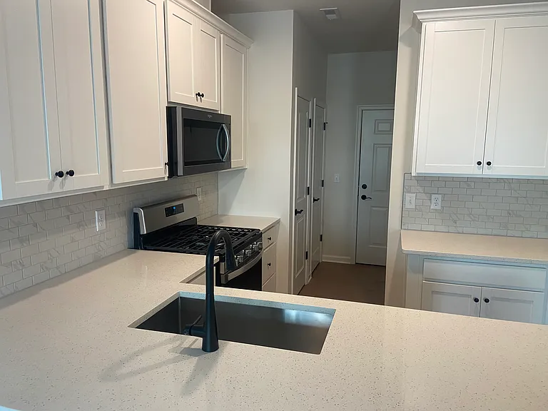 611 Parker Blvd — Photo 5