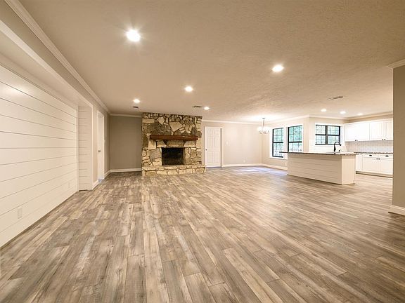 4th image of 343 W Pineshadows Dr