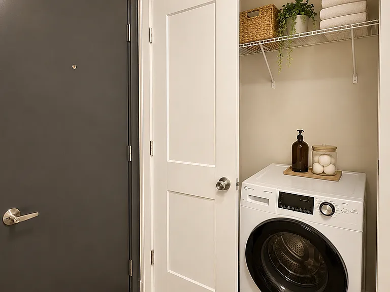 Elaine Lofts — Photo 9