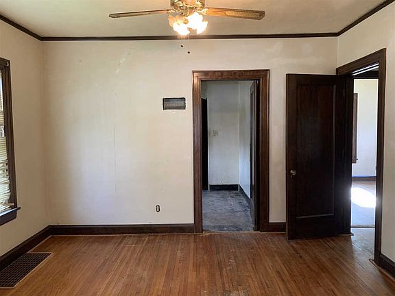 4th image of 902 Princeton St