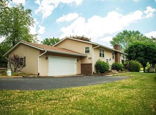 1578 Sunnyslope Dr, Crown Point, IN