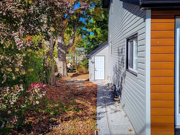 727 College Ave — Photo 20
