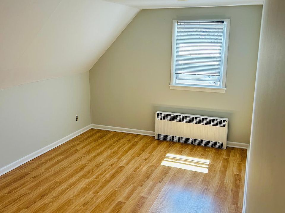 1st image of 169 Orchard St Floor 2