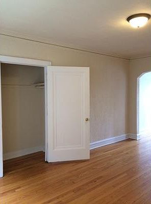 1st image of 5423 W Montrose Ave APT 1N