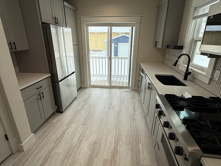 211 E Jefferson St — Photo 4