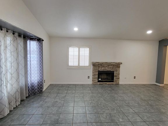 3rd image of 8281 Paisley Ln