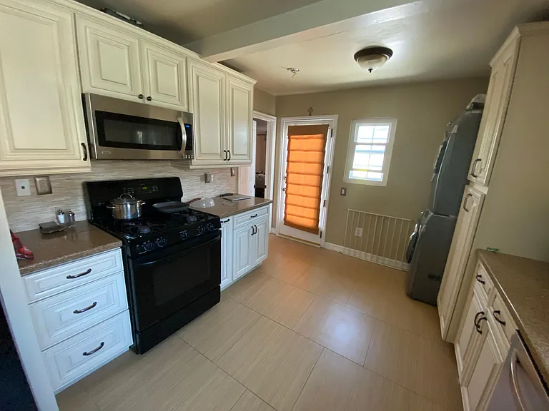 637 Nectarine St — Photo 6