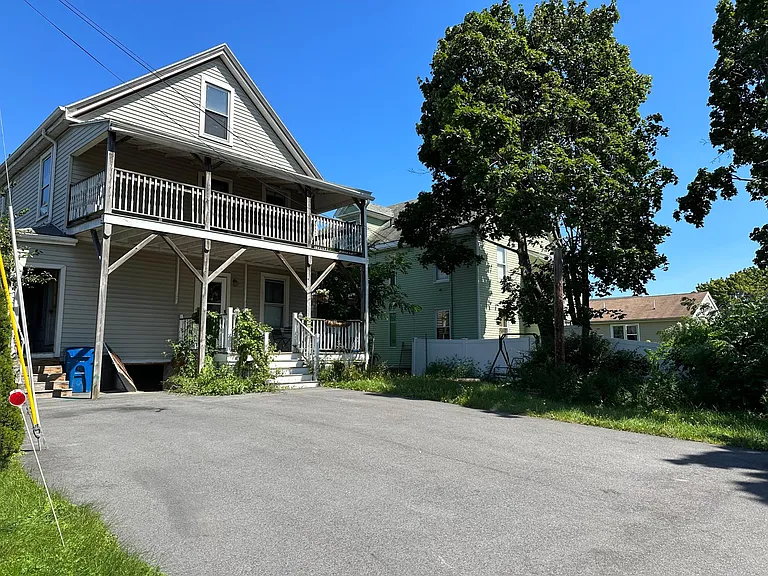 594 Washington Ave — Photo 9