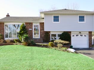 1370 Milanna Ln, Wantagh, NY 11793