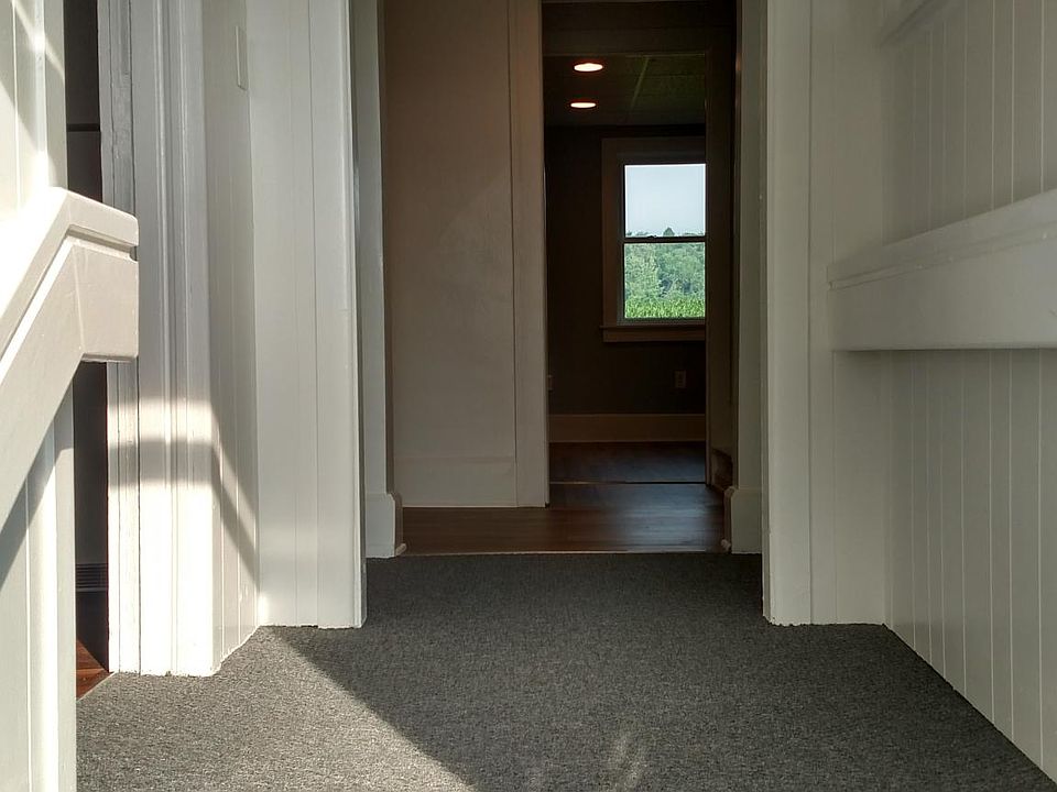 Foyer (New Ceiling, Recessed Lighting, Carpet)