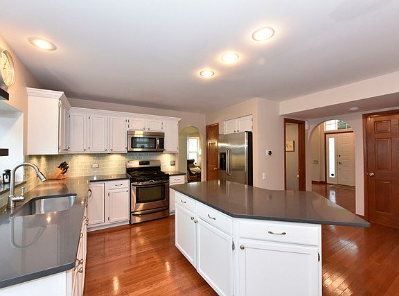 2nd image of 928 Tylerton Cir