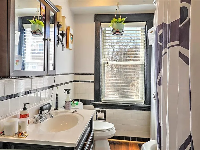 430 Morris Ave #2 — Photo 15