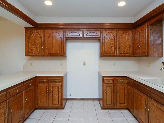 3rd image of 10332 Leicester Dr