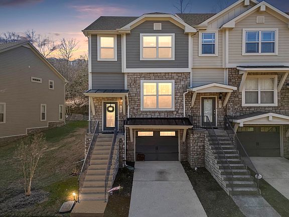 2nd image of 1029 Woodbury Falls Dr