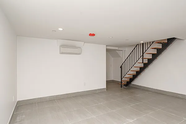 Rented by MySpaceNYC | media 20