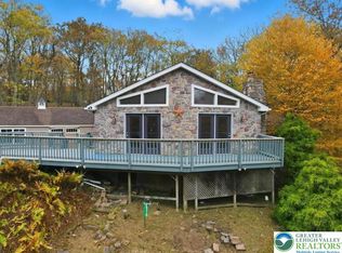 2318 Sunbird Ct, Henryville, PA 18332