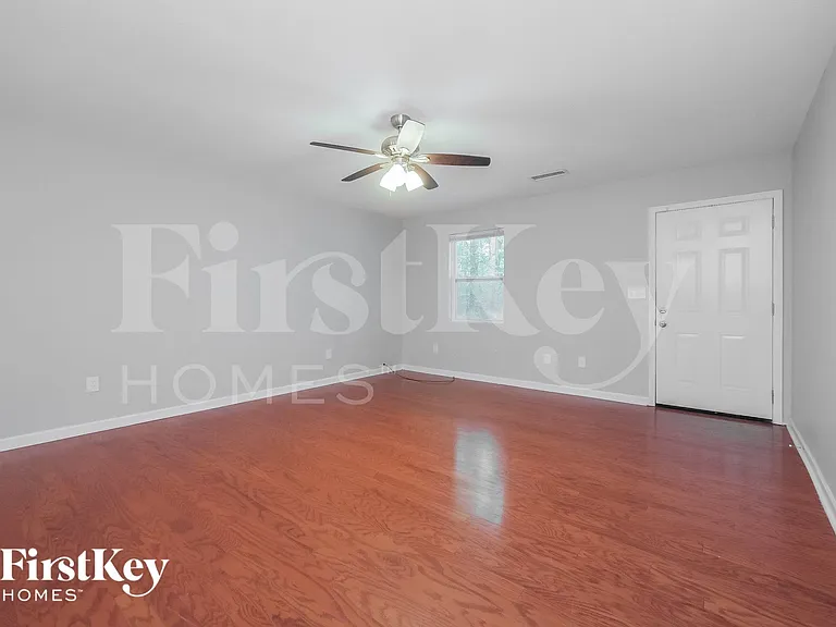 736 Rowe Rd — Photo 5