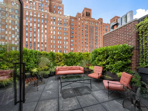 462 West 23rd Street image 12 of 17