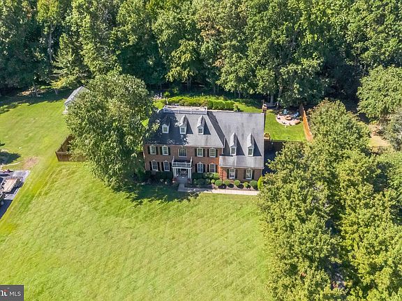 3rd image of 3425 Blandford Way
