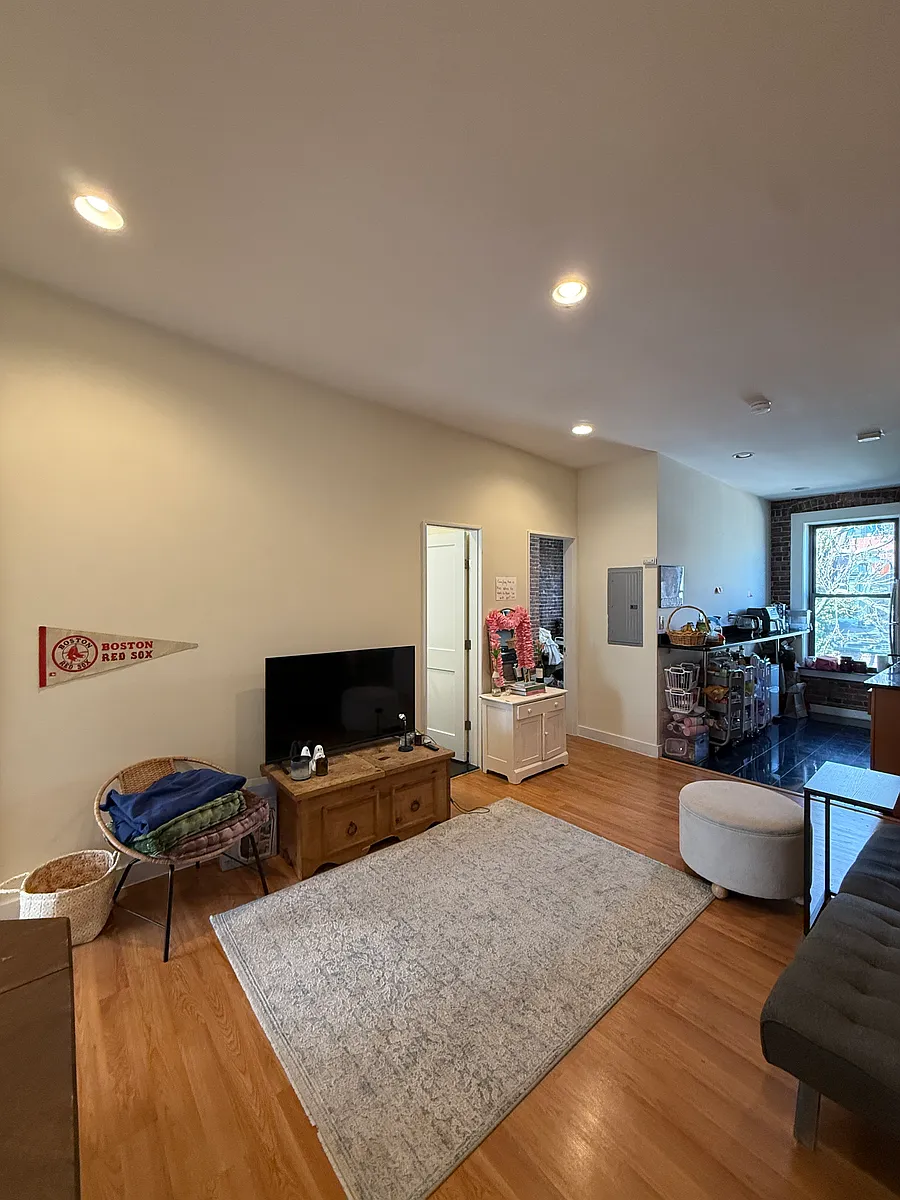 Building Photo - 21 Cortes St #1