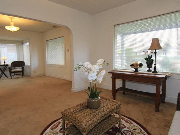 4th image of 1220 W Indiana Ave