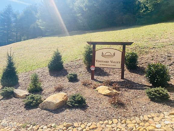 2nd image of 20 Vineyard Valley Dr