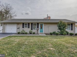 62 Indian Creek Dr, Levittown, PA 19057