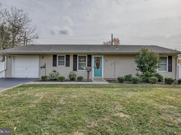 62 Indian Creek Dr, Levittown, PA 19057