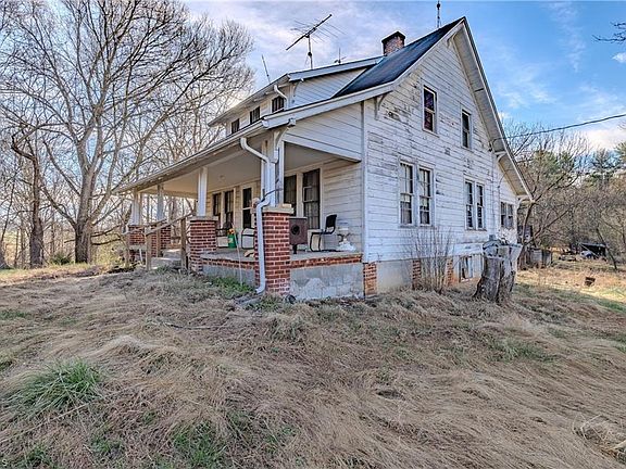 4th image of 251 Rousseau Farm Rd