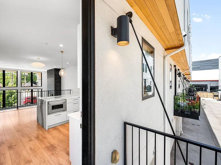 4263 E 8th Ave — Photo 5