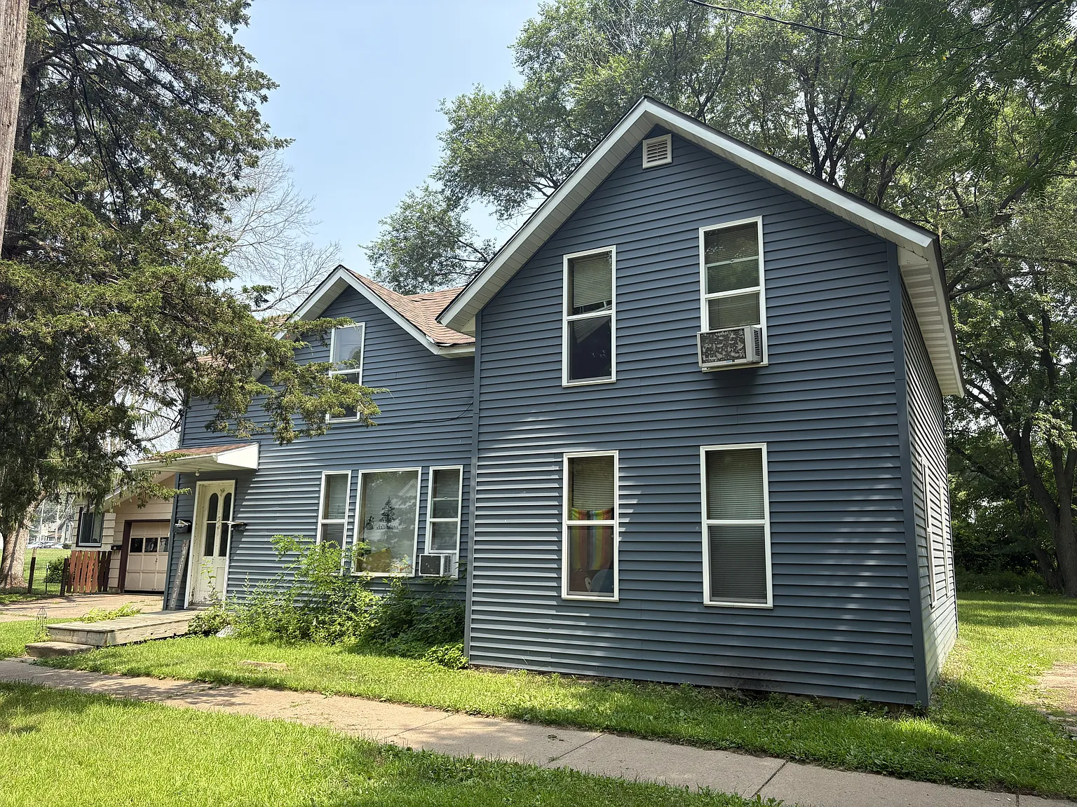3 bed, $950 — Photo 1