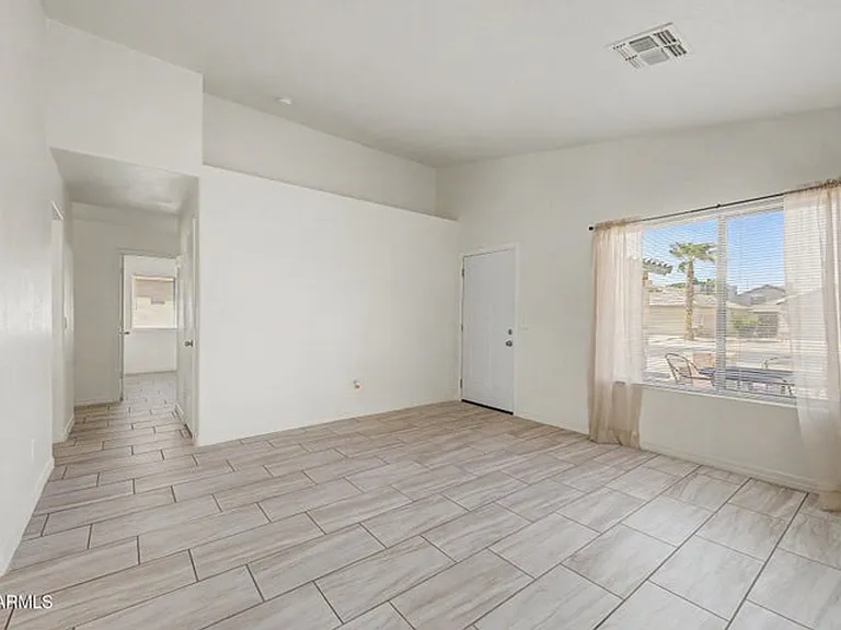 8563 W Mission Ln — Photo 4