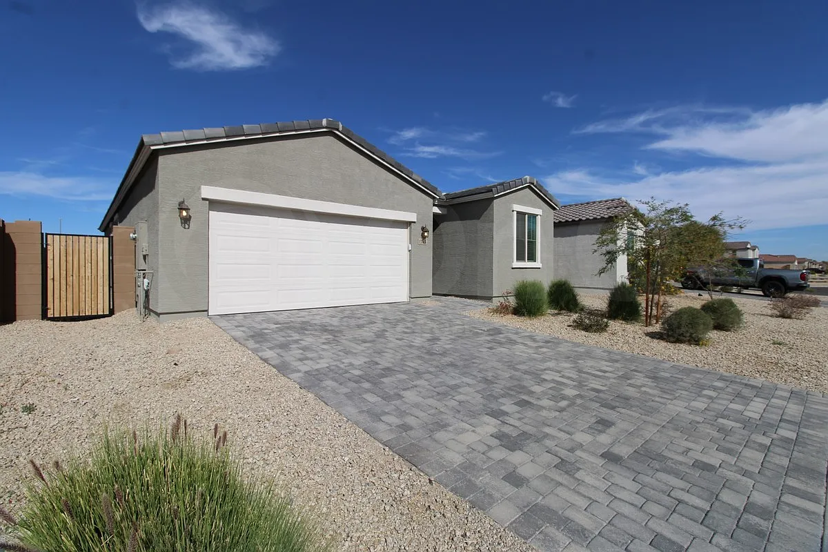 4 bed, 2.0 bath, 1762 sqft, $1,775 — Photo 2