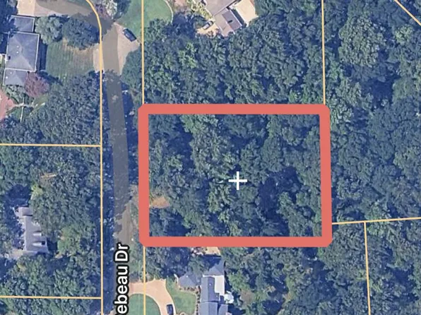 Debeau Dr, Tupelo, MS 38804