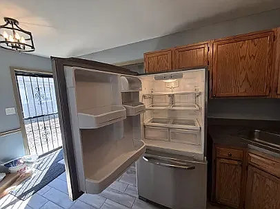 3 bed, 1.5 bath, 1056 sqft, $1,350 — Photo 2
