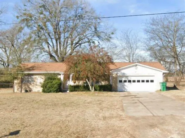 816 S Runnels St, De Kalb, TX 75559