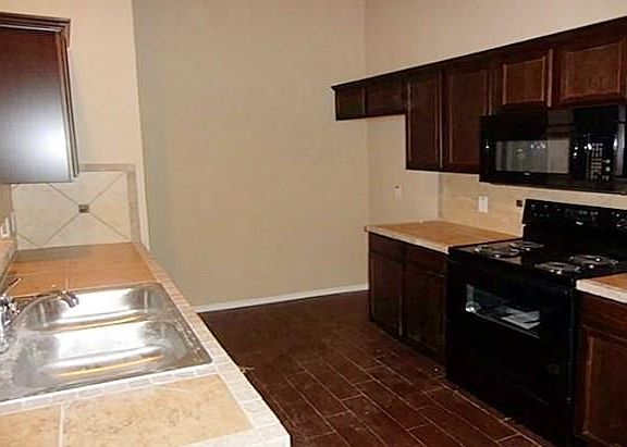 3rd image of 1432 Ravenwood Dr