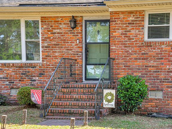 5th image of 823 W Woodlawn Ave