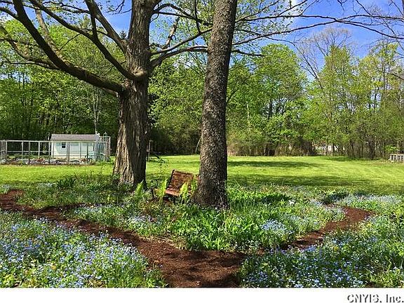 4th image of 4 Cove Ln