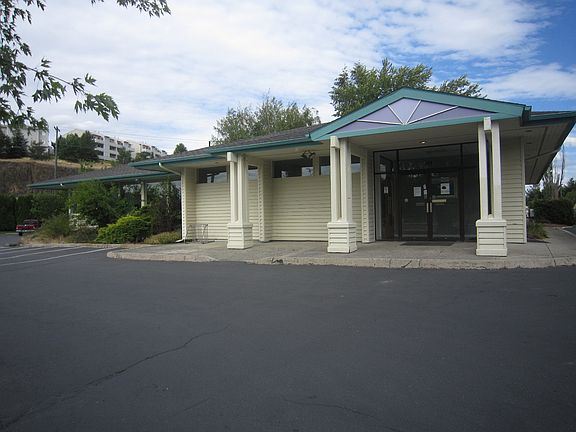 2nd image of 1410 SE Bishop Blvd