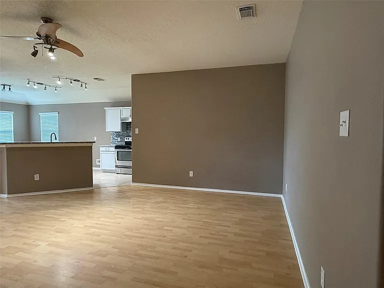 9510 Barr Spring Dr — Photo 6