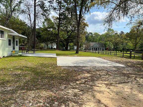 2nd image of 1835 Hodgeville Rd