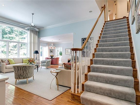 5th image of 37 E Square Ln