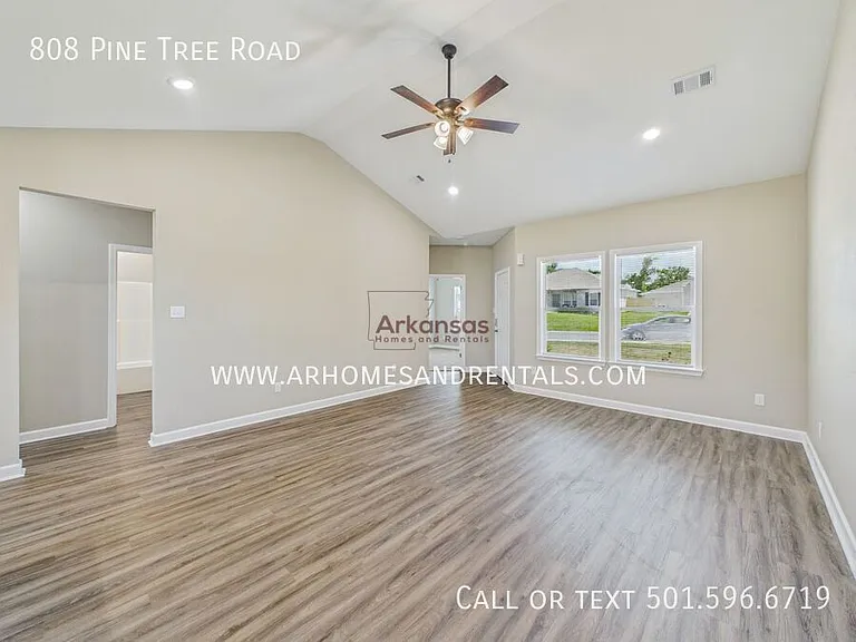 808 Pine Tree Rd — Photo 2