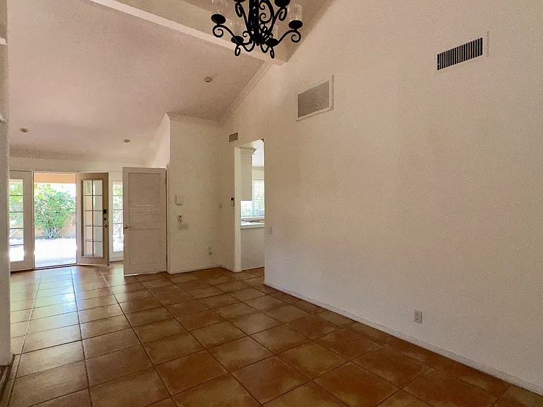 40064 Silktree Ct — Photo 12