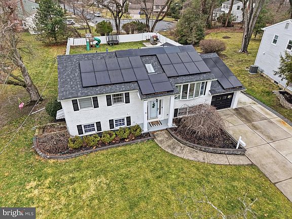 3rd image of 1502 Hillside Dr