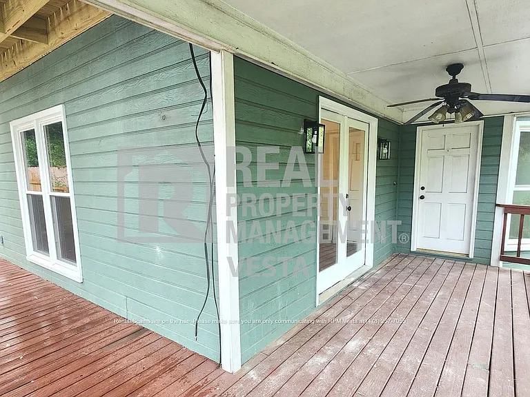 1038 Walnut St — Photo 2