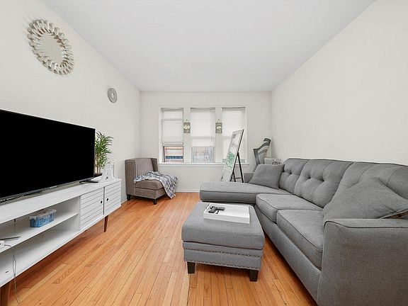5th image of 4117 W Kamerling Ave APT 3A
